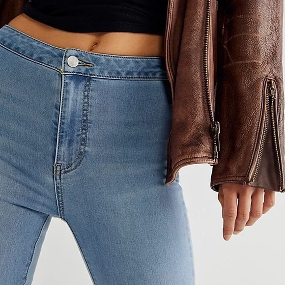 New with Tags Free People Just Float On Flare Jeans Bermondsy Blue - Picture 6 of 6